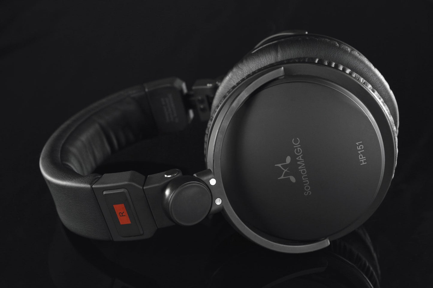 SoundMAGIC HP151 - Closed Back Headphones with Detachable Cable